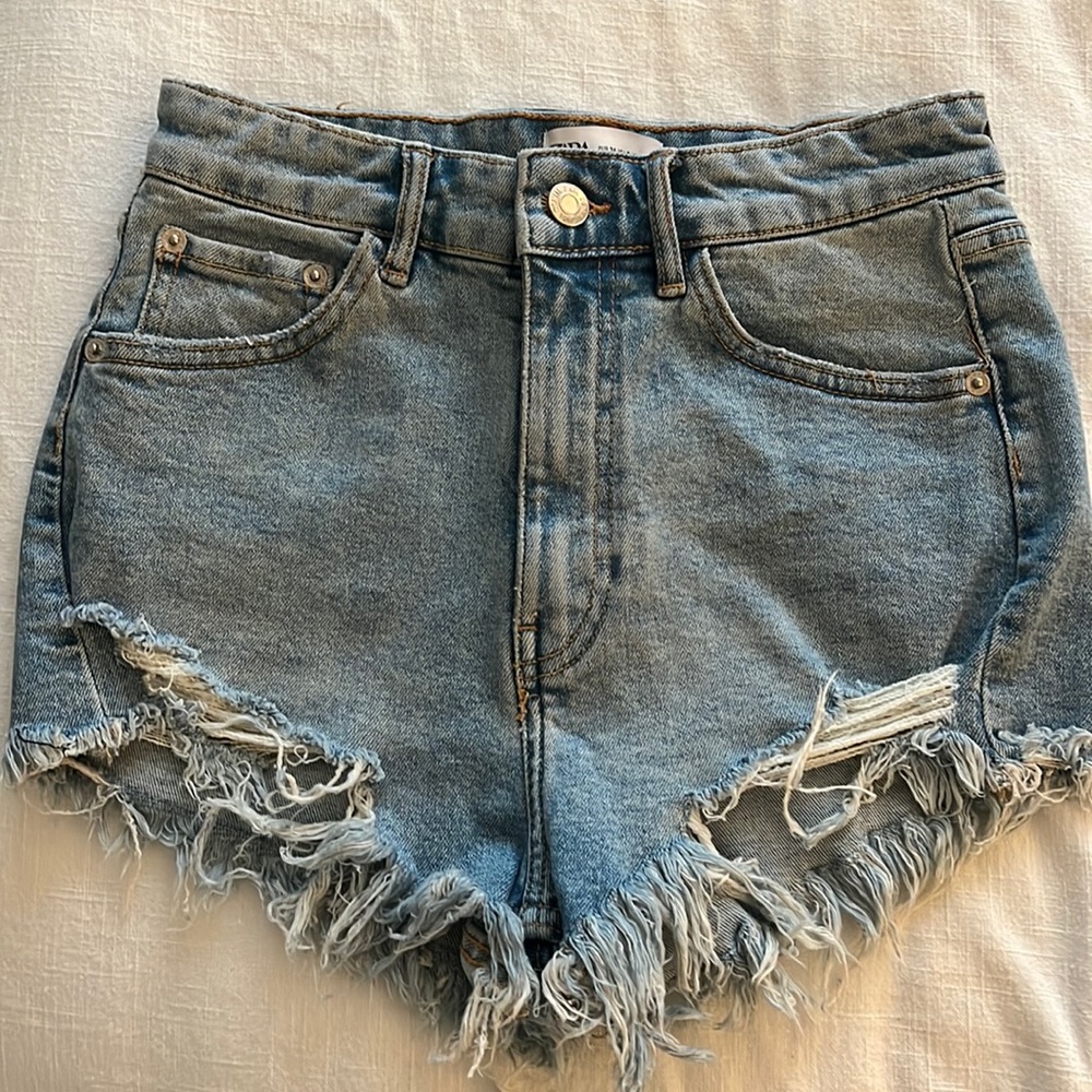 Zara denim shorts with frayed hem in size 2